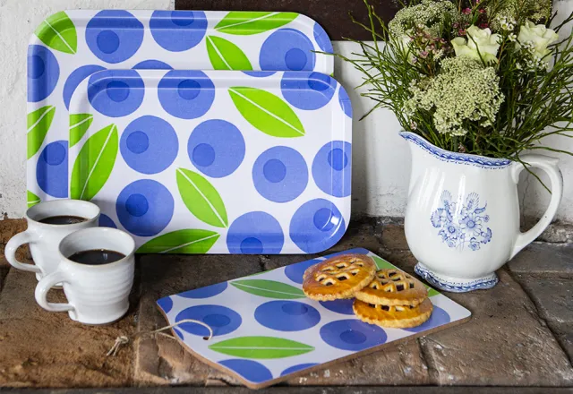 Blåbär, brickor, design Ann Eriksson SALT Konsthantverk.