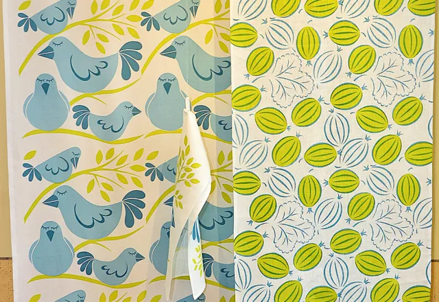 Lyckliga Fåglar och Krusbär, handtryck och design Ann Eriksson.