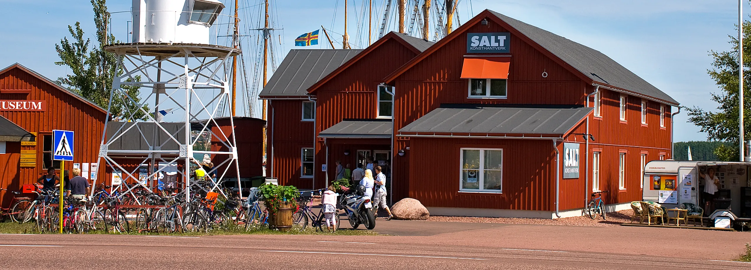 SALT Konsthantverk, Ålands största butik med lokalproducerat konst- och mathantverk, i Sjökvarteret Mariehamn.